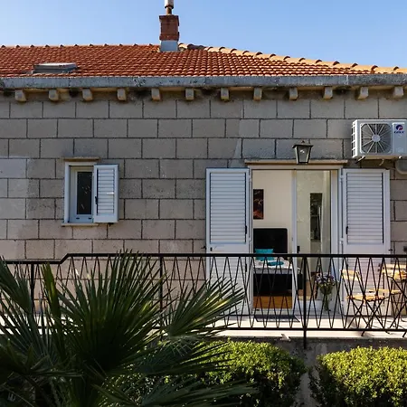 Studio Apartment Simba Guest house 3*